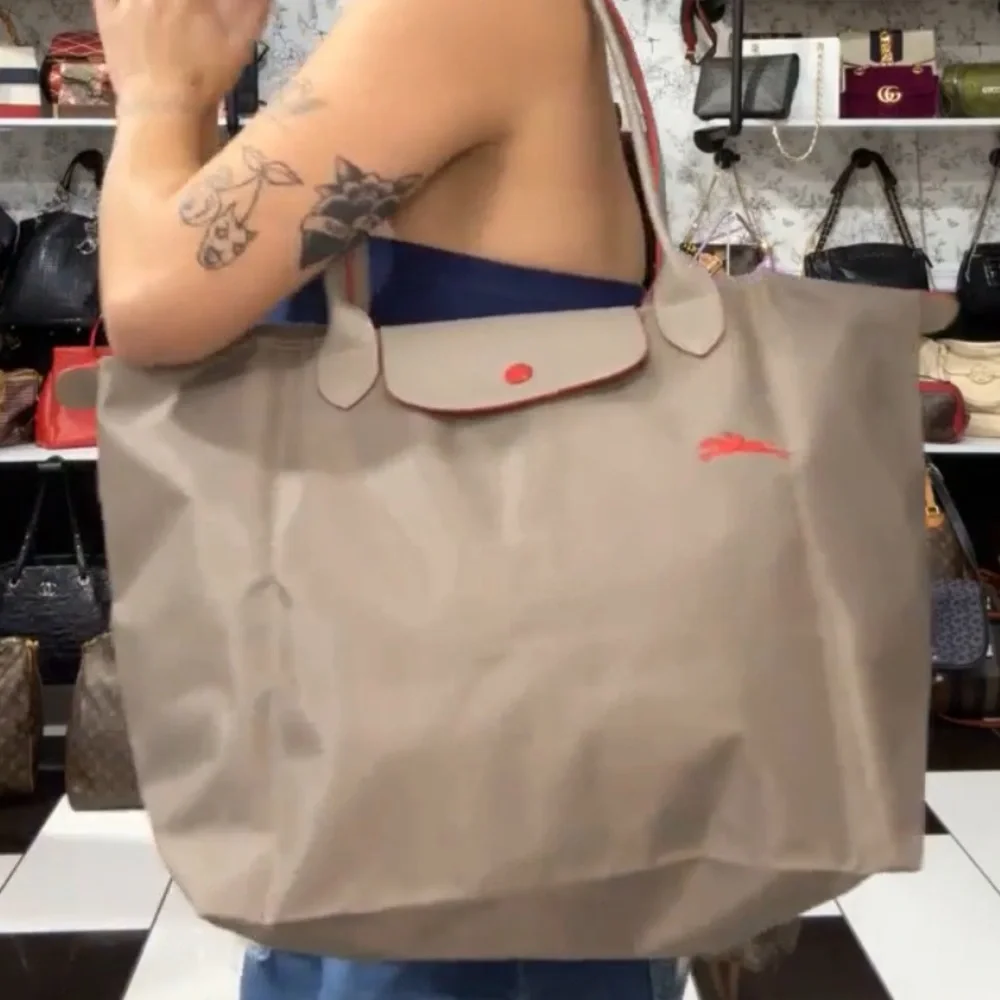 Longchamp Beige Tote Bag with Red Accents - Picture 2 of 2